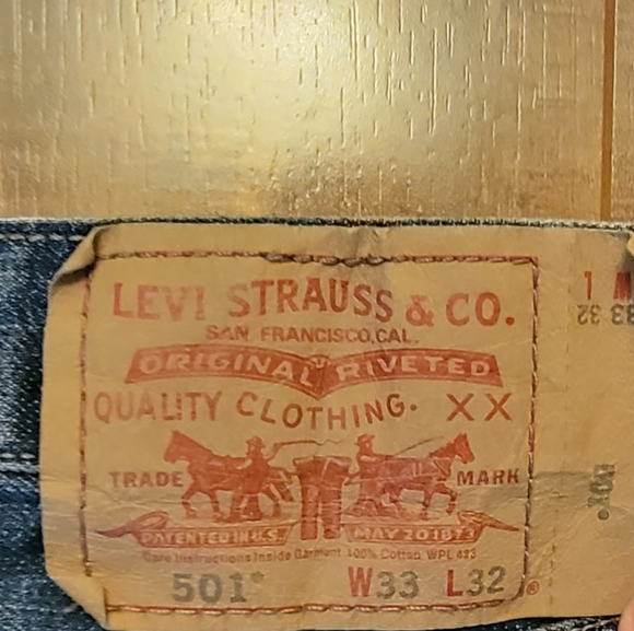 Mens Levi 501 Jean's  W 33 L34 straight leg  Button Fly Never worn - Picture 6 of 9